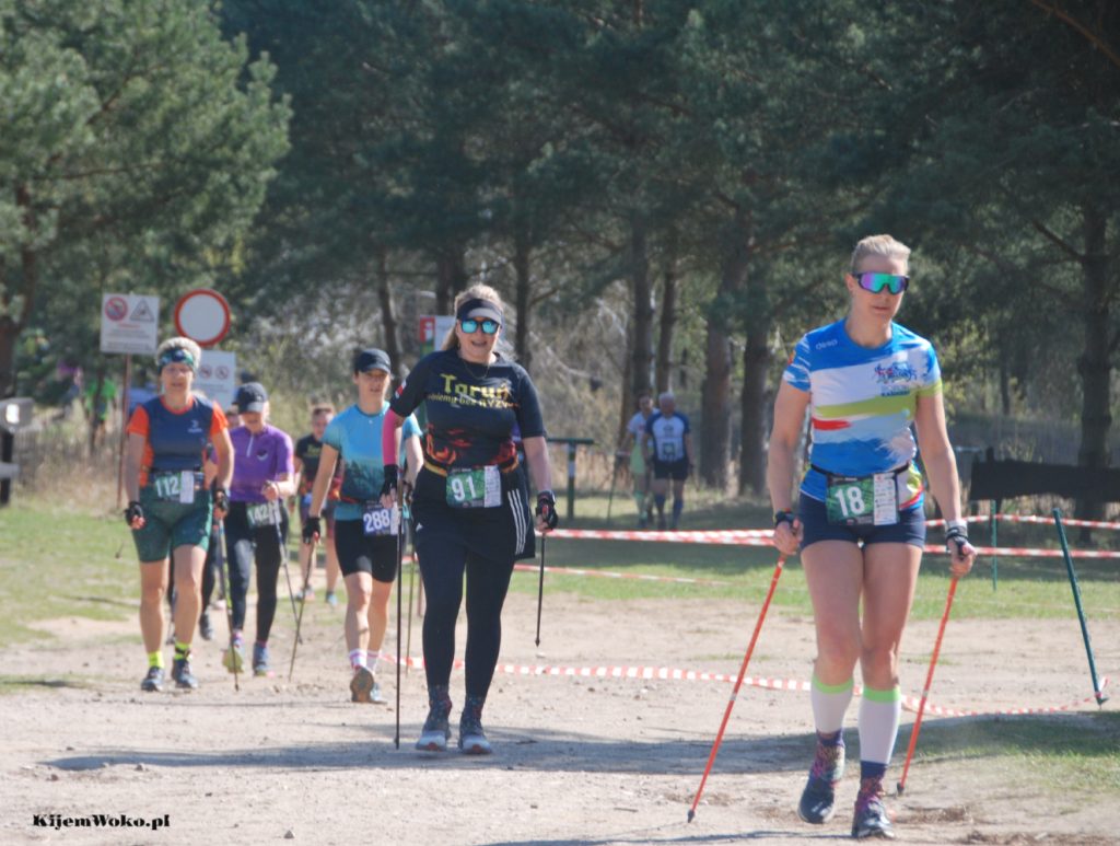 Zawody nordic walking - marsz kobiet